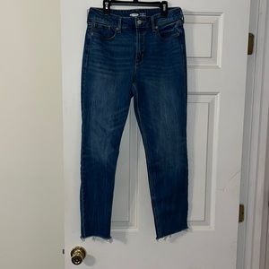 Old Navy Power Straight High Rise raw hem ankle jeans. Rarely worn. Size 8.